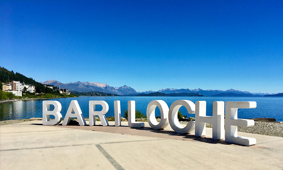 una imagen de la ciudad de bariloche